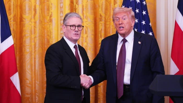 Keir Starmer and Donald Trump shake hands at the Oval Office