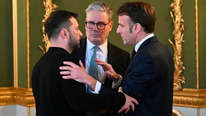 Sir Keir Starmer, centre, hosts Ukrainian President Volodymyr Zelenskyy, left, and Emmanuel Macron in London