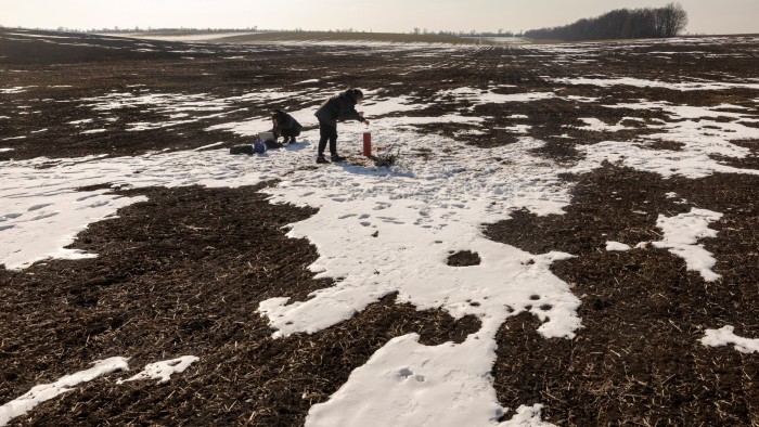 Environmental experts test the groundwater level at the Polokhivske lithium deposit 