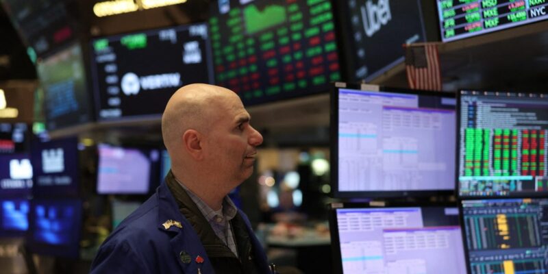 Markets notch small gains as tech stocks rise and Trump delivers mixed signals on tariffs