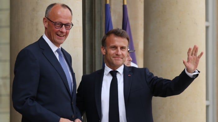 French President Emmanuel Macron, right, and German Chancellor Friedrich Merz in Paris earlier this month