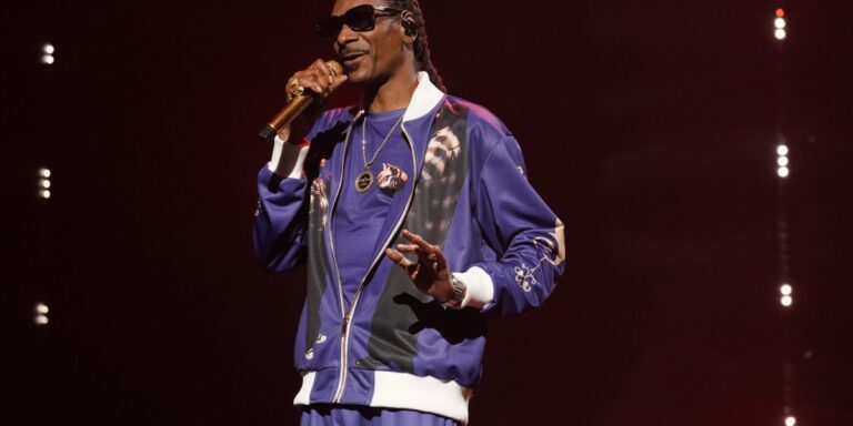 Snoop Dogg says ‘adversity is like the gym for your soul’ and offers 3 pieces of advice for USC business school grads