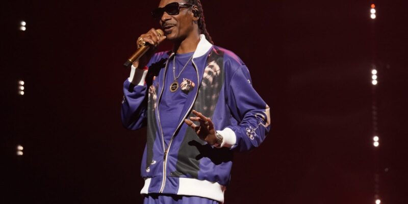 Snoop Dogg says ‘adversity is like the gym for your soul’ and offers 3 pieces of advice for USC business school grads