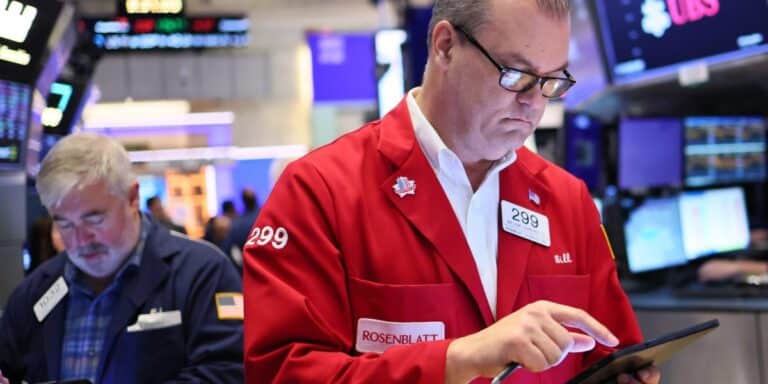 Stocks close higher as tech giants report profits and expansion plans