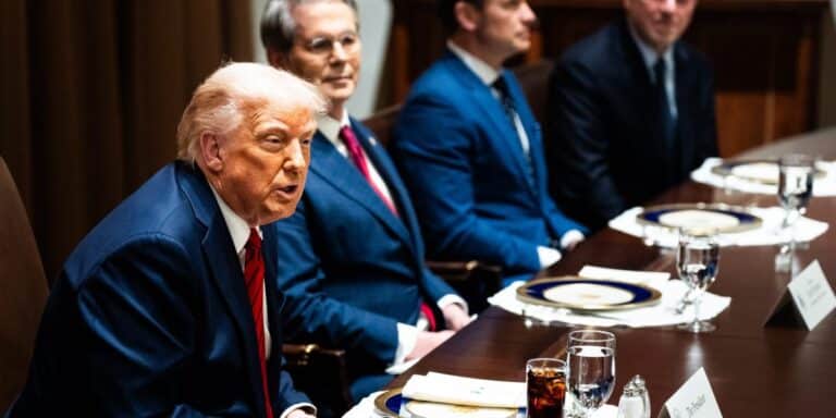 Trump is hosting a dinner for the biggest buyers of his memecoin. The guest list is now set—and many of the winners are foreign nationals