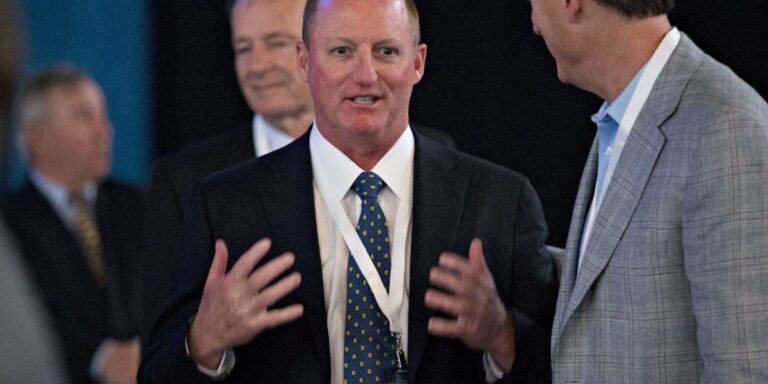 Warren Buffett says Greg Abel should take over as Berkshire Hathaway CEO by year’s end
