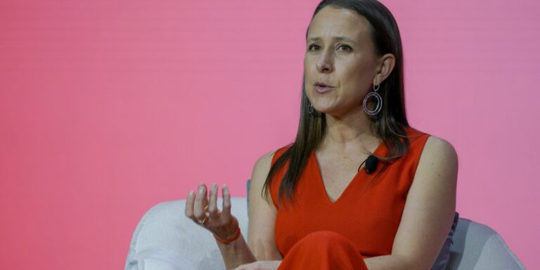 23andMe sets new auction with 5 million new bid from ex-CEO