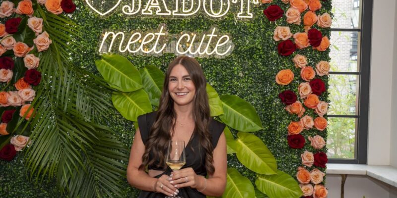 Dating apps are doomed because Gen Z is locked in on meet-cutes, former Hinge content lead says: They want to vibe their way through meeting people