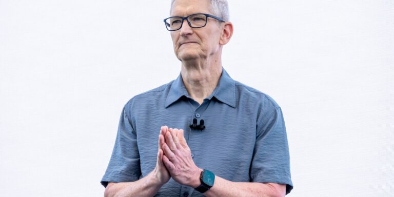 Apple CEO Tim Cook has created more shareholder value than Steve Jobs. But suddenly his weaknesses are on display in the AI era