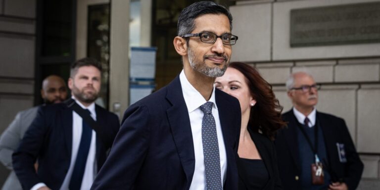 Federal judge orders Google to end exclusive search distribution deals, but won't force Google to se