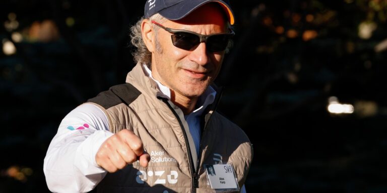 Palantir CEO Alex Karp says U.S. labor workers won’t lose their jobs to AI—‘it’s not true’