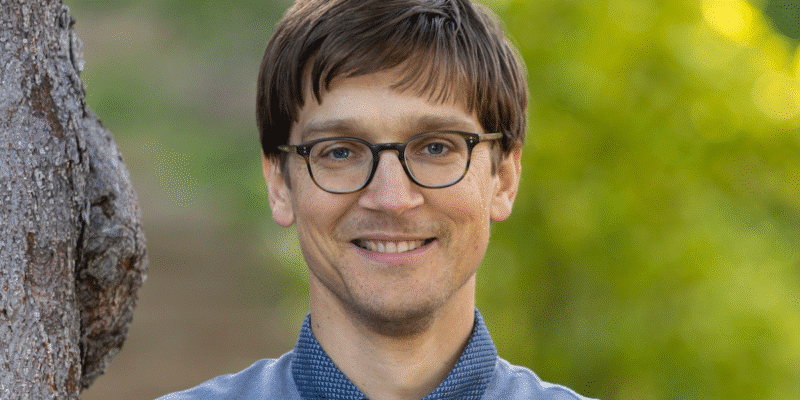This Stanford computer science professor went to written exams 2 years ago because of AI. He says his students insisted on it